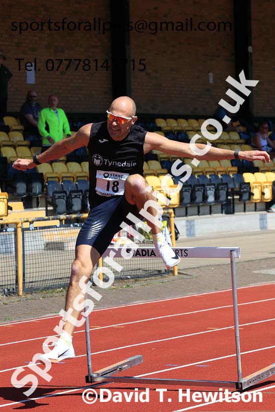 Mens hurdles, 2024 NE Masters Track and Field Champs., Monkton Stadium, Jarrow.  Photo: David T. Hewitson/Sports for All Pics